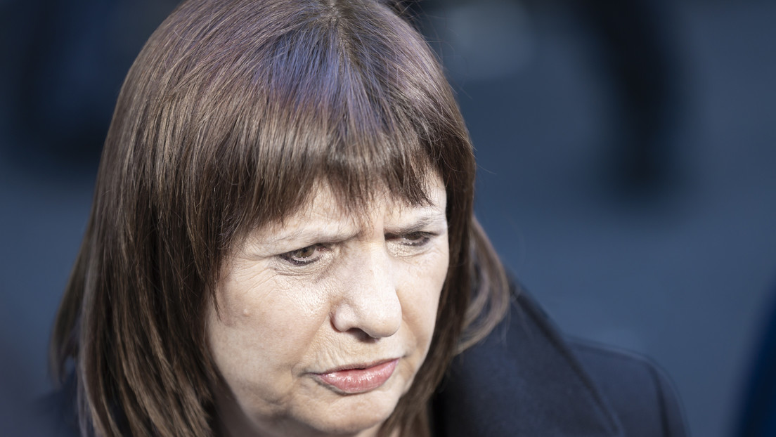 Camioneta en la que viaja la ministra argentina Bullrich choca a un motociclista y es hospitalizado