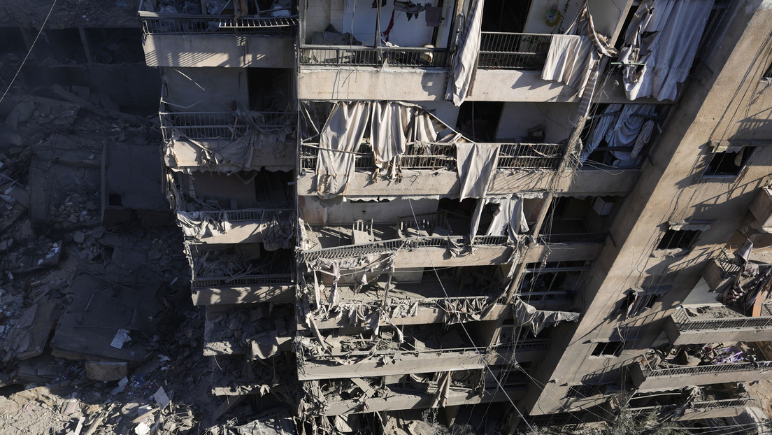 Un bombardeo impacta edificio residencial en Beirut (VIDEOS)