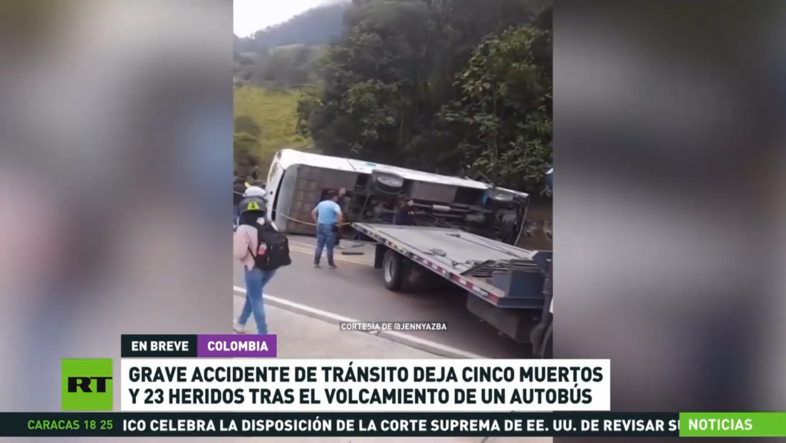 Grave accidente de tránsito deja 5 muertos y 23 heridos tras volcar un autobús en Colombia