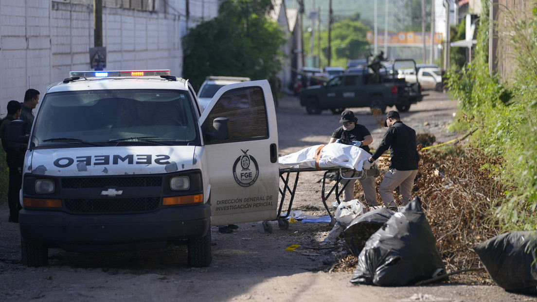 Continúa la violencia en Sinaloa: ataque contra un restaurante y 2 cuerpos quemados