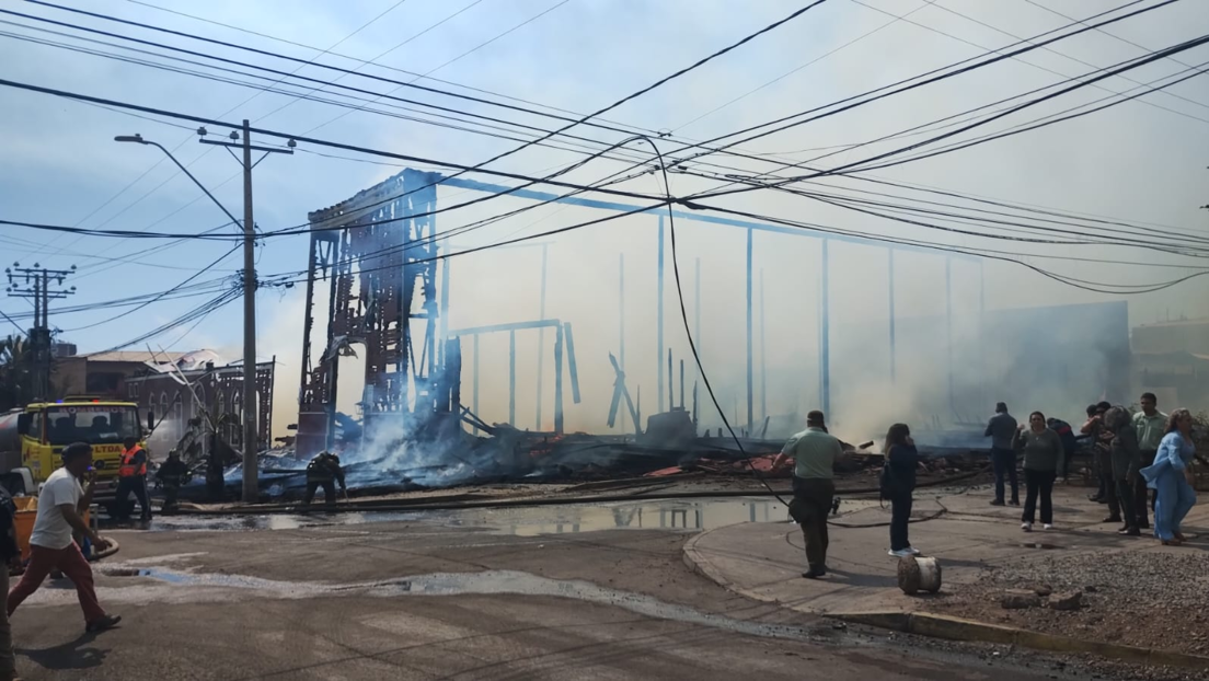 VIDEOS: Arde por completo una iglesia histórica en Chile