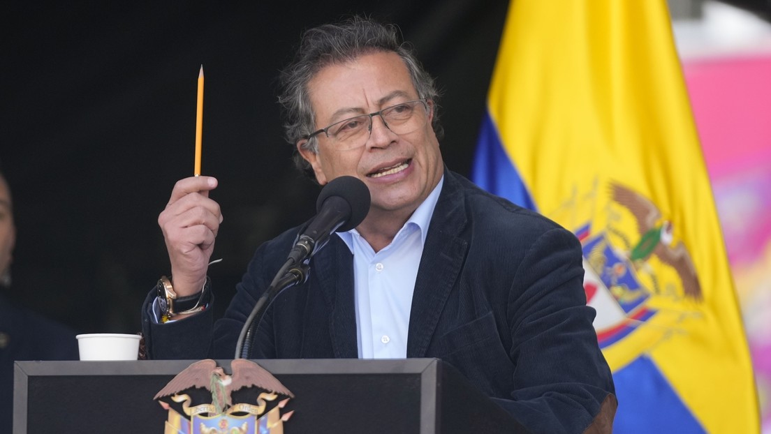 Petro lanza advertencia a disidencias de las FARC tras ataque a la población civil