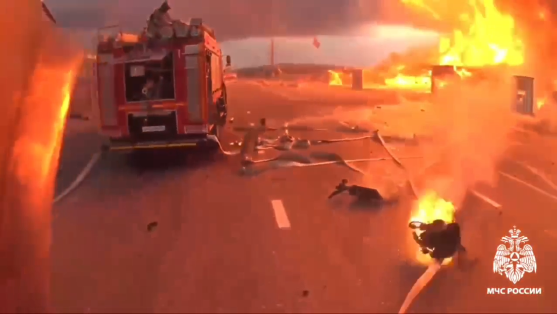 VIDEO: Momento de una potente explosión en gasolinera vista en primera persona