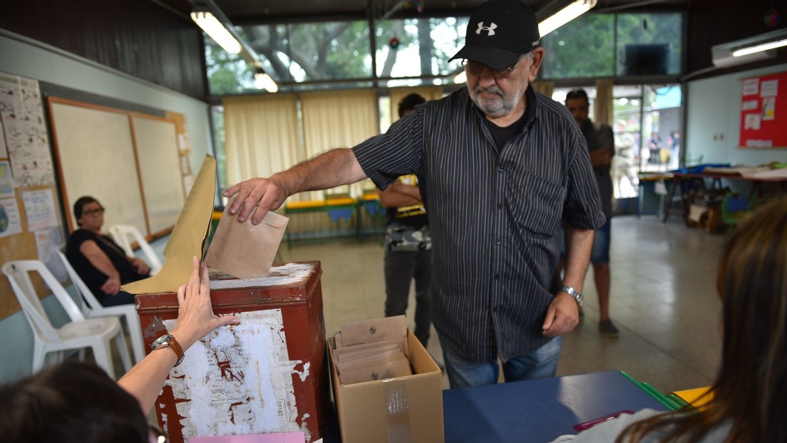 Uruguay vota entre dos opciones contrapuestas para definir su futuro sendero político