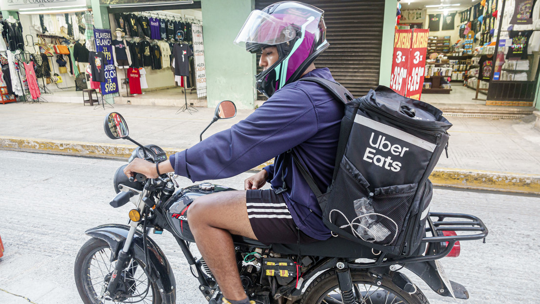 El país latinoamericano que legisla para dar seguridad social a trabajadores 'uberizados'