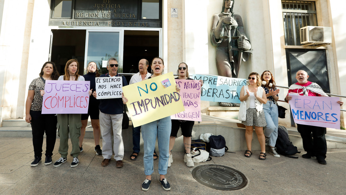 Una 'manada de empresarios' evadirá la cárcel tras prostituir a menores en España