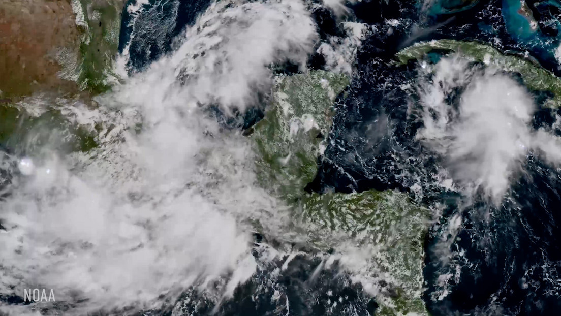 Un satélite de relámpagos capta la tremenda fuerza de dos mortíferos huracanes (VIDEO)