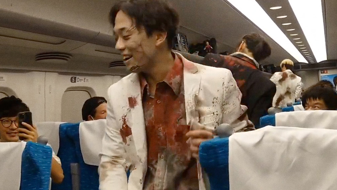 VIDEO: Horda de 'zombis' toma un tren bala en Japón