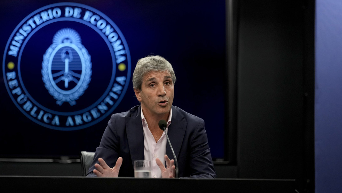 Ministro de Economía de Milei revela que buscará "dinero adicional" del FMI