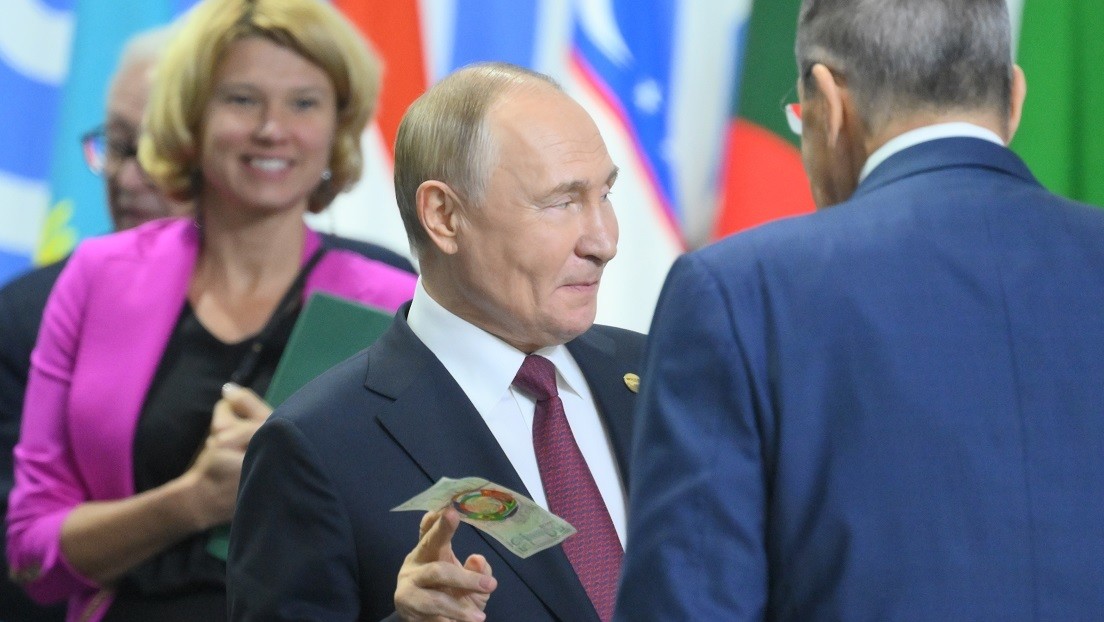 ¿Qué se sabe del misterioso 'billete de los BRICS' que mostraron a Putin?