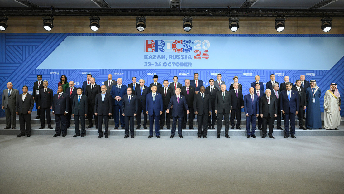 Delegaciones que asisten a las sesiones BRICS Plus/Outreach se toman una foto conjunta