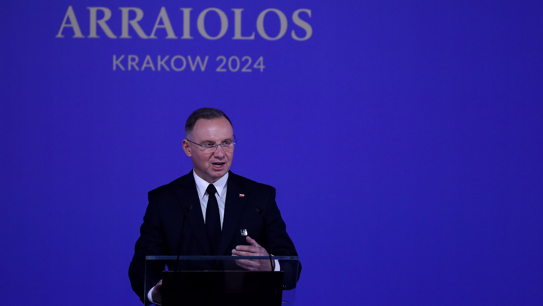 President of Poland urges to build an ‘iron curtain’ on the border with Russia