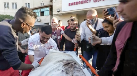 Médico descubre que transporta el cadáver de su propia madre asesinada en un ataque en Gaza