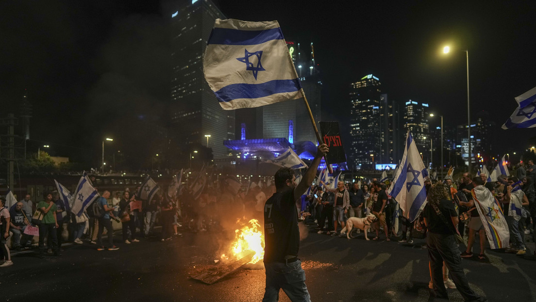 Estallan protestas en Israel tras el despido del ministro de Defensa por Netanyahu