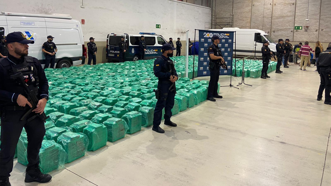 Detienen a un jefe policial con 20 millones de euros 'emparedados' en España