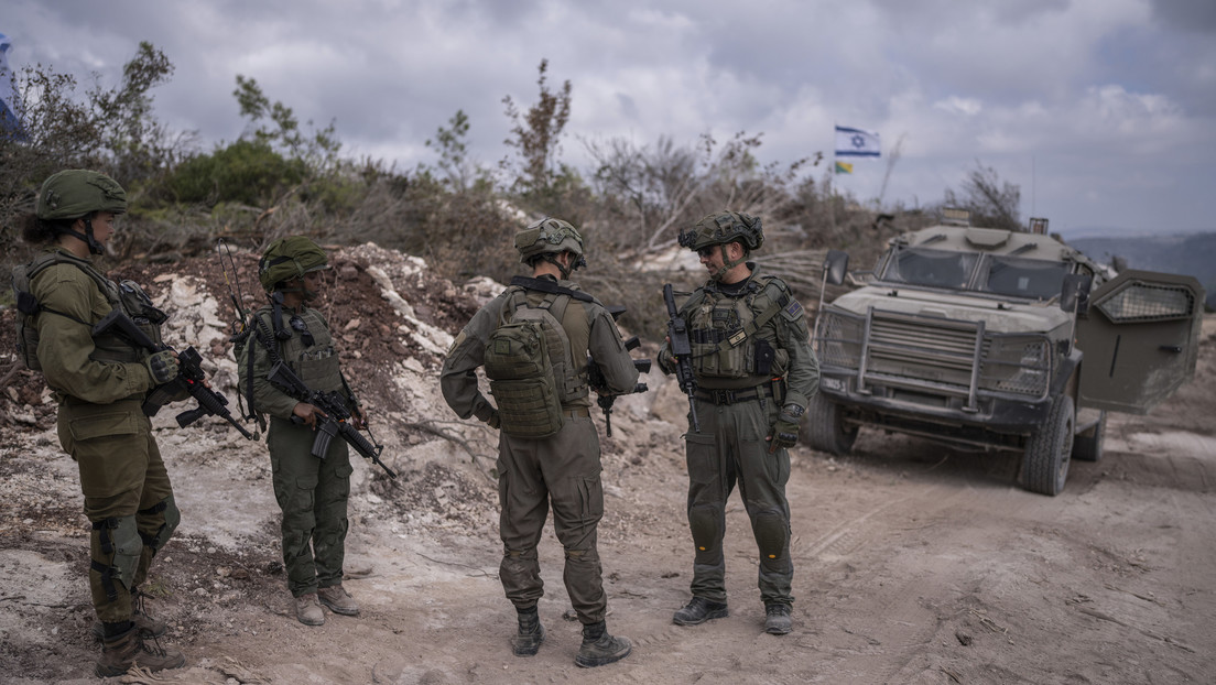 VIDEO: Soldados israelíes queman la bandera libanesa