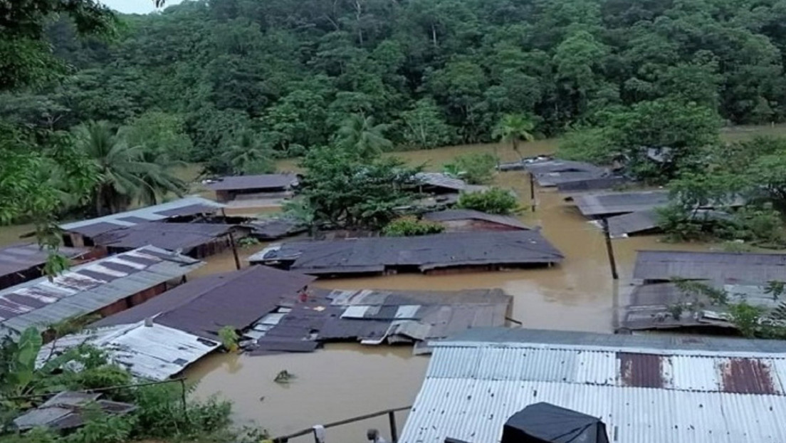 Entre la violencia y la inundación: la doble tragedia del Chocó sumido "bajo el agua"