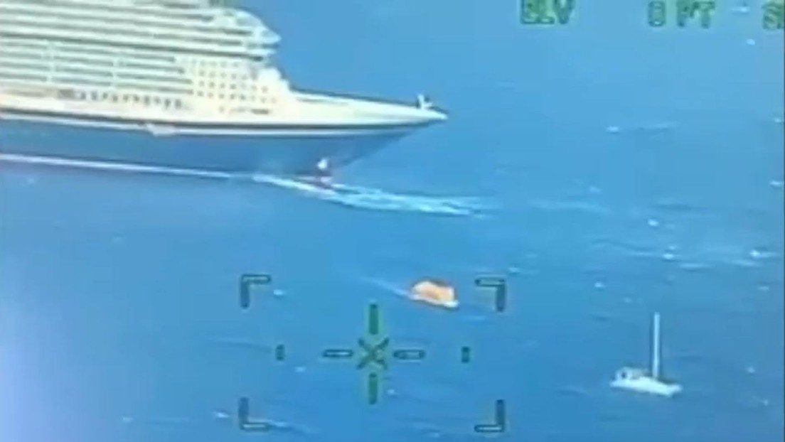 VIDEO: Un crucero de Disney rescata a unos navegantes de un catamarán hundido