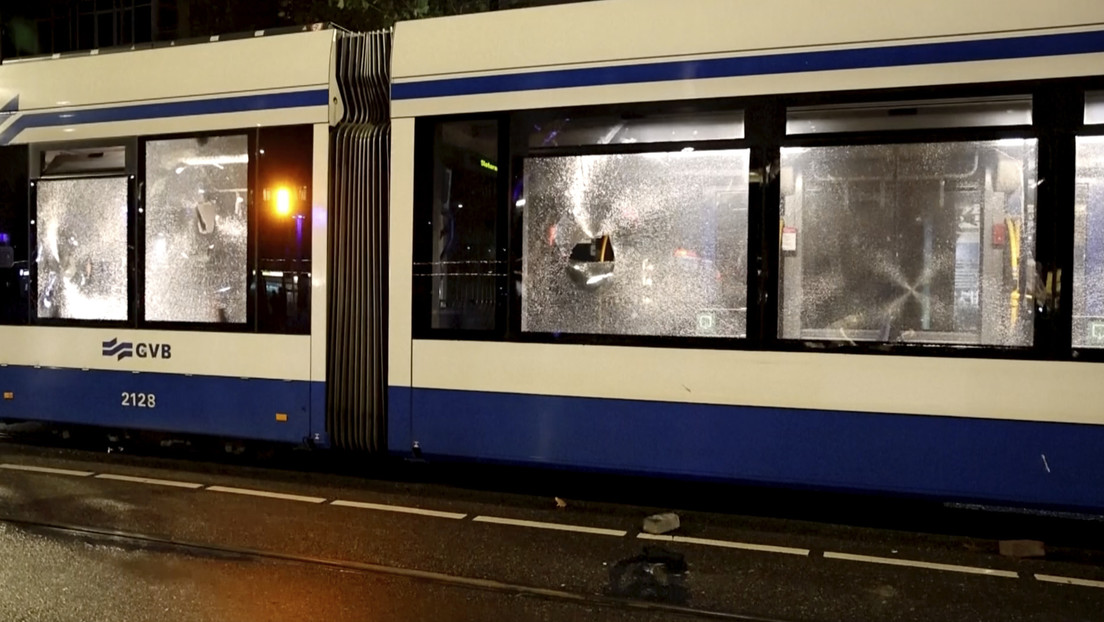 Incendian en Ámsterdam un tranvía durante protestas propalestinas (VIDEO)