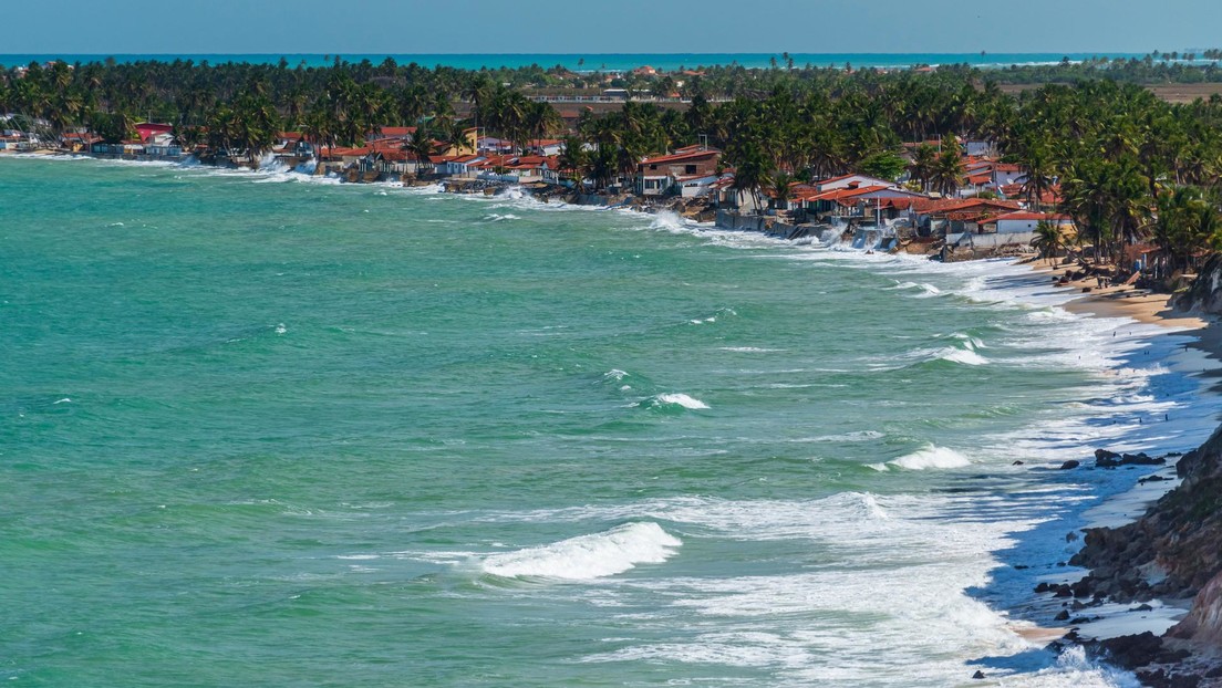 Una pequeña ciudad de Brasil pide ayuda urgente ante el avance del mar