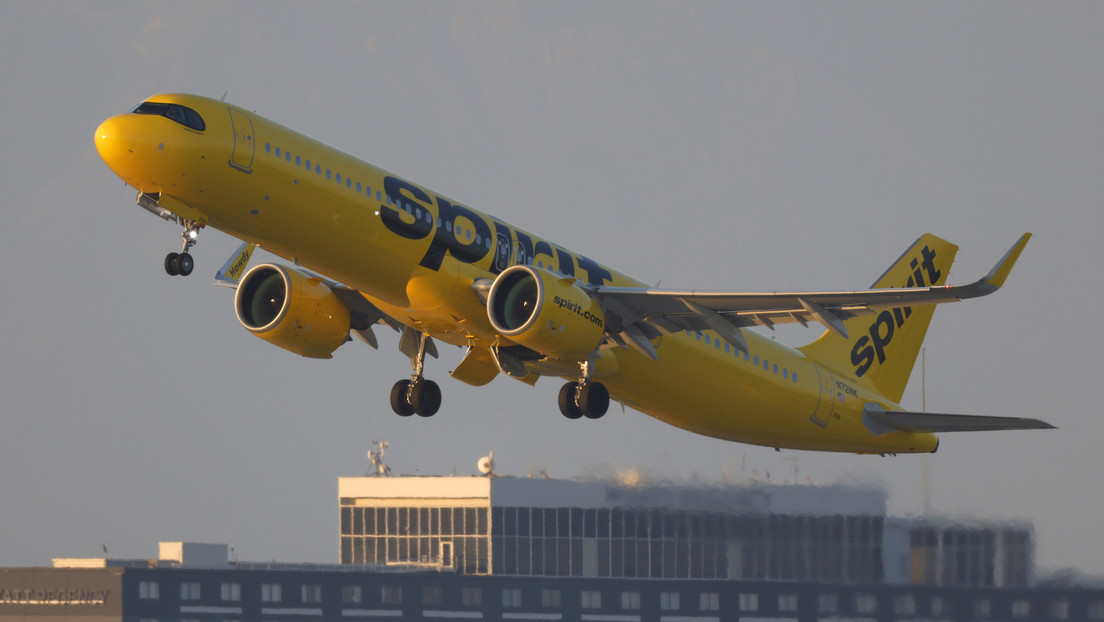 EE.UU. prohíbe a sus aerolíneas volar a este país caribeño por un mes