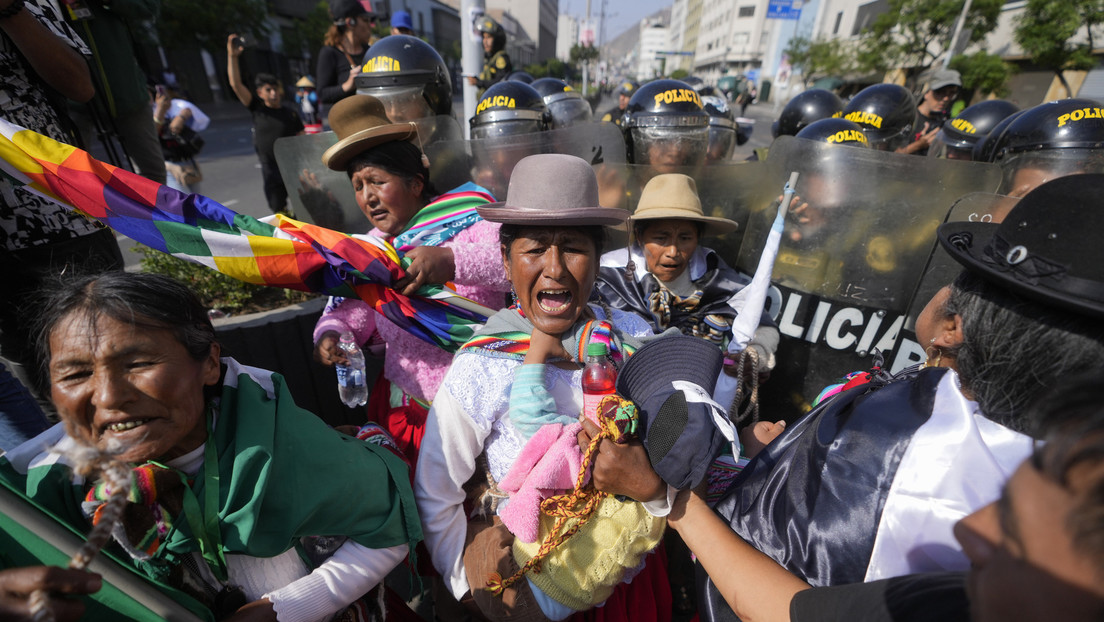 Reprimen en Perú a manifestantes durante el primer día de paro nacional