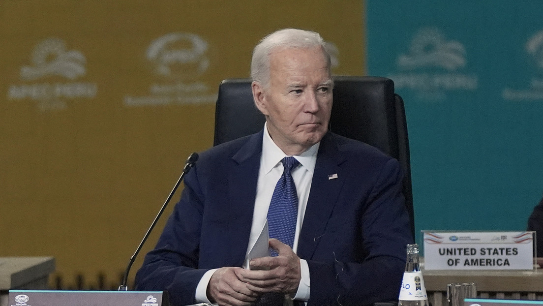 Biden llega tarde dos veces durante la cumbre de la APEC en Perú