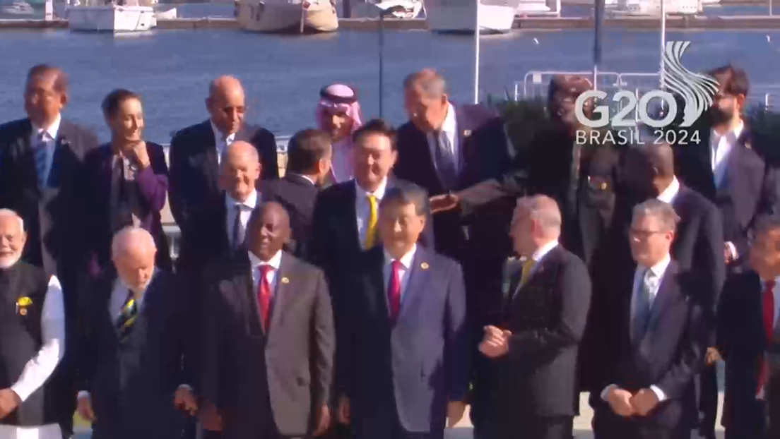 Macron le da la mano a Lavrov en el G20 y el canciller ruso comenta el gesto (VIDEO)