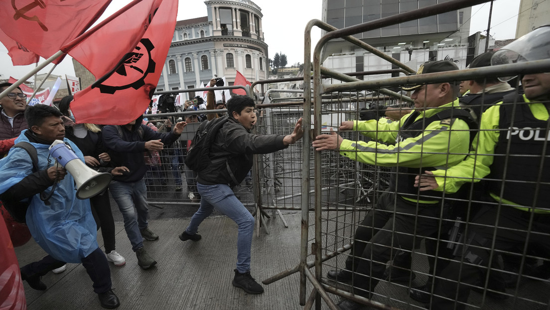 Choques y represión policial en nuevas protestas contra el Gobierno de Noboa