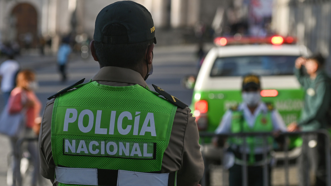 Policías en Perú rezan para el 'exorcismo' de una mujer con epilepsia