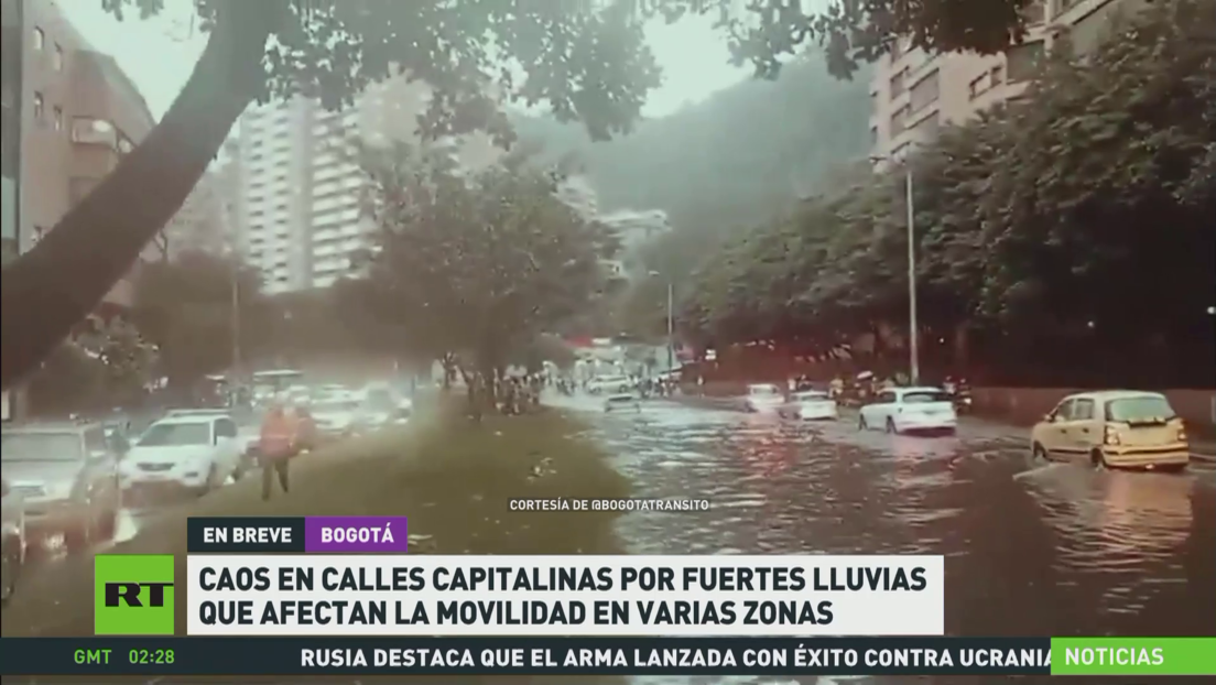 Caos en calles de Bogotá por fuertes lluvias que afectan la movilidad en varias zonas