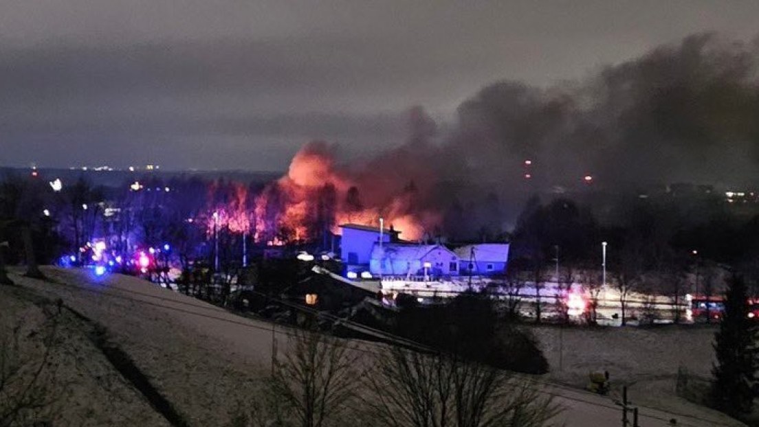 Un avión de carga se estrella contra un edificio residencial en Lituania