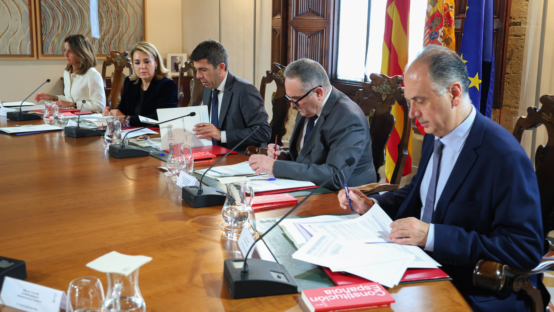 Adiós al tope de sueldos: la polémica medida de Mazón en un decreto por la DANA en Valencia