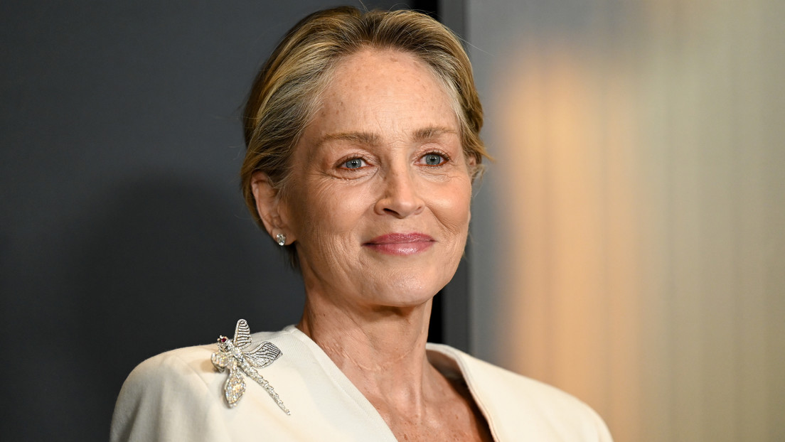 Sharon Stone llama "incultos e ingenuos" a los estadounidenses en aparente diatriba contra Trump