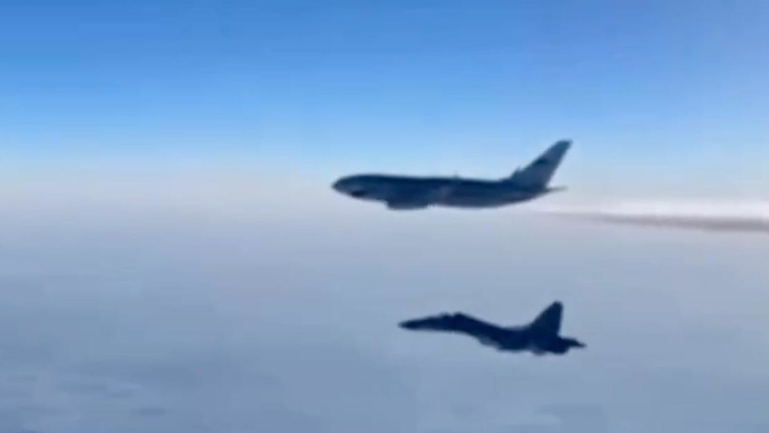 Video desde un caza que escoltaba el avión de Putin