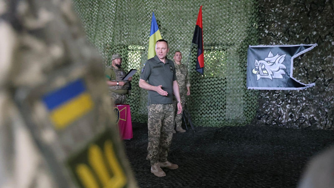 Zelenski cesa al comandante de las Fuerzas Terrestres de Ucrania