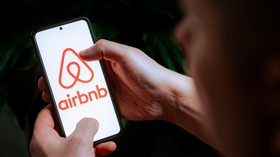 Este país prohíbe el autorregistro en Airbnb