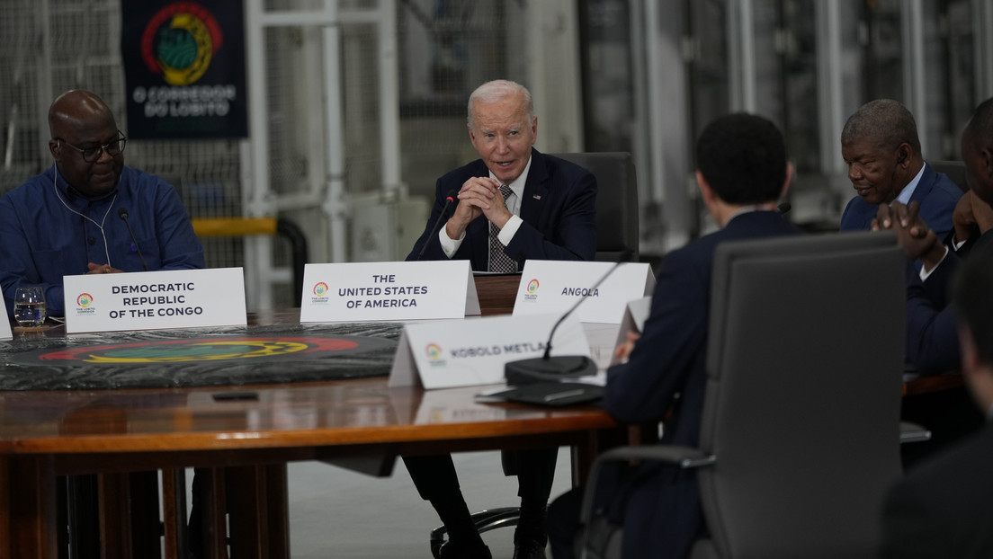 VIDEO: Biden parece dormido en una reunión con líderes africanos