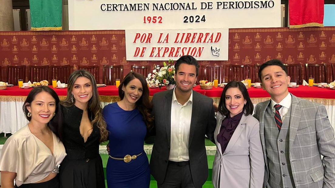 Equipo de RT recibe premios del Club de Periodistas de México