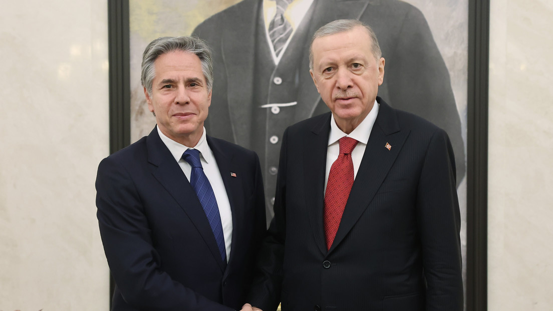 Erdogan y Blinken se reúnen y abordan la situación en Siria