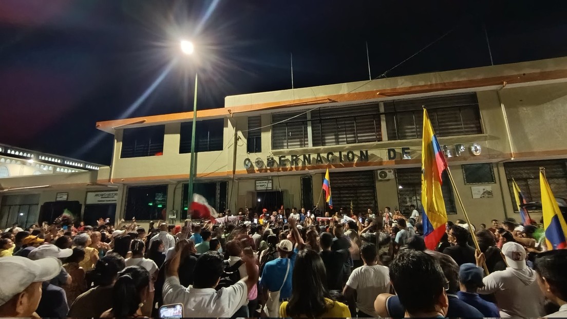 Indígenas toman una gobernación ecuatoriana en una protesta contra la construcción de una cárcel