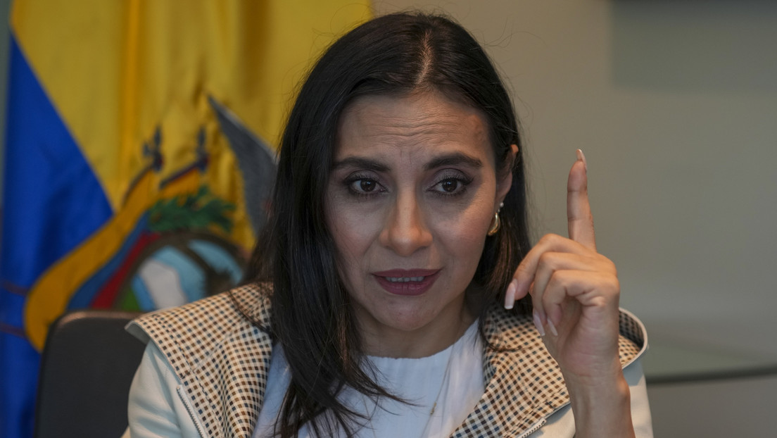 "La democracia está siendo atentada": Abad analiza acciones contra ministra del Trabajo en Ecuador