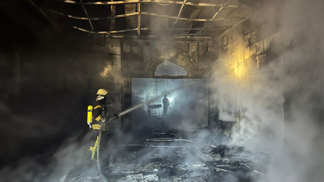 Gran incendio devora el mayor estadio de Siria (VIDEOS)