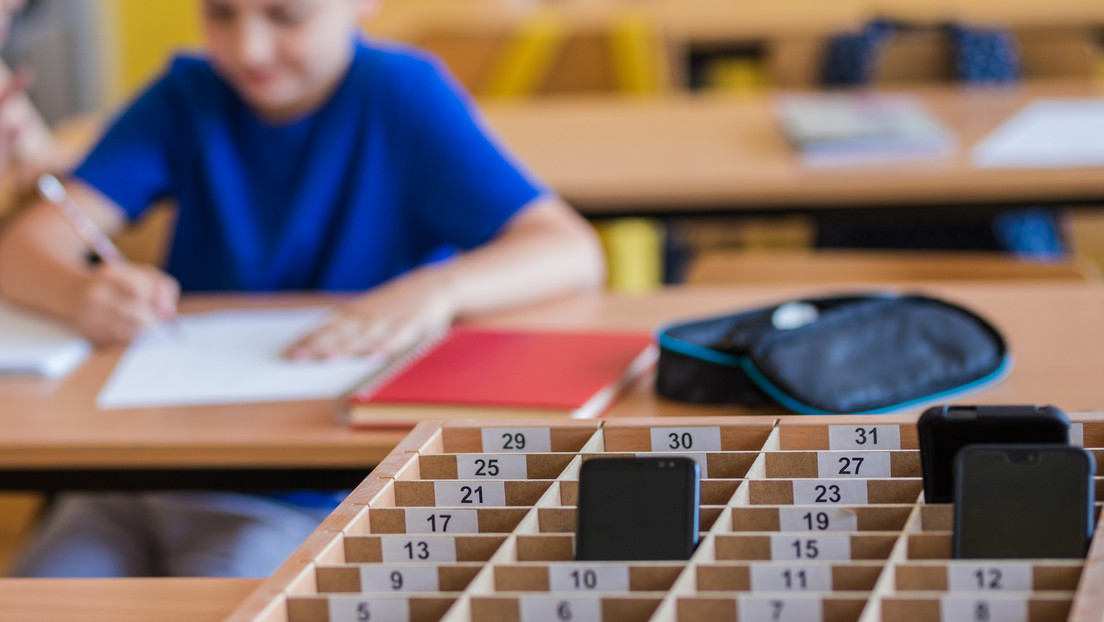 El Senado de Brasil da luz verde a limitar el uso de celulares en las escuelas