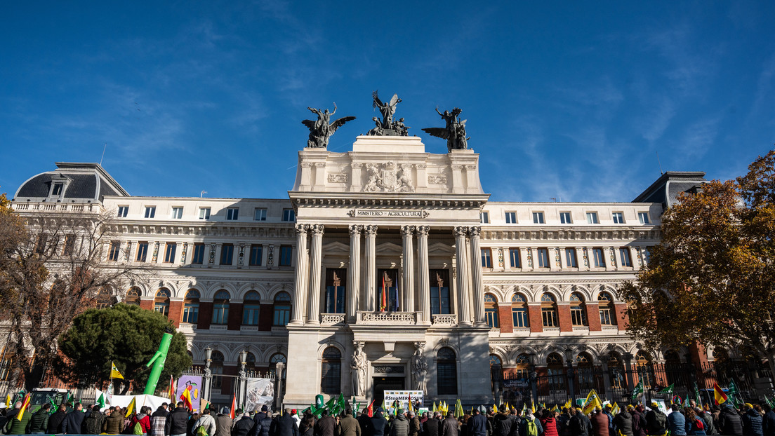 Gobierno de España se reúne con los agricultores tras protestas por el acuerdo con Mercosur