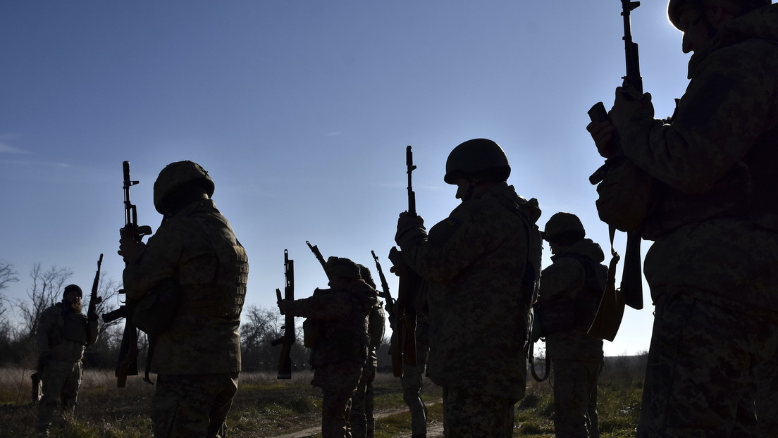 Guardian: Ucrania envía a soldados de defensa aérea a la infantería debido a la escasez de personal