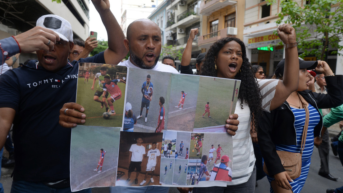 "Ustedes son culpables, militares criminales": Plantón en Ecuador por 4 menores desaparecidos