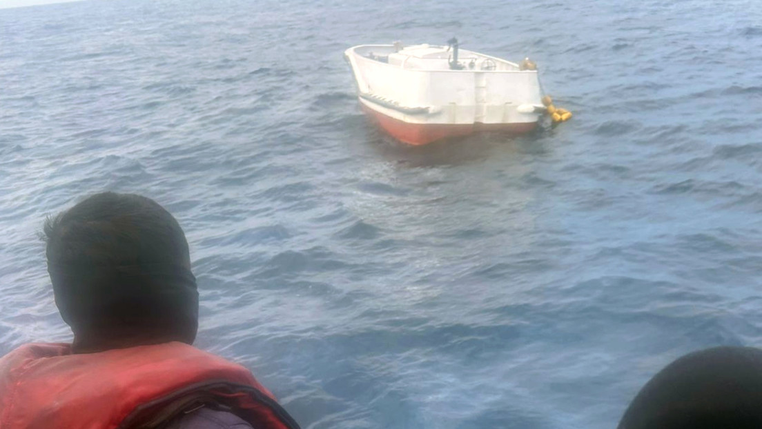 Hallan partes de un barco que desapareció con 21 pescadores en Ecuador