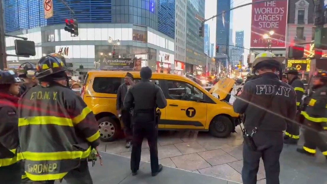 Taxi atropella a un grupo de peatones en Nueva York y deja al menos 6 heridos