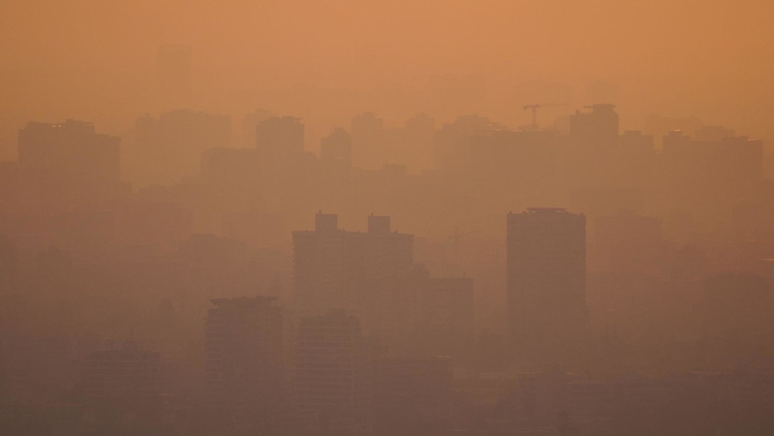 Chile decreta alerta roja en varias comunas por grandes incendios forestales